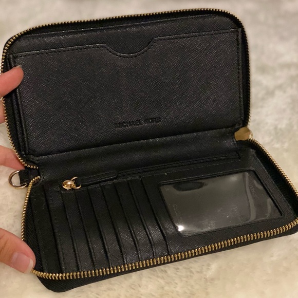 Michael Kors wallet - Picture 4 of 4